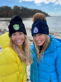 Womens apres ski pom beanie vintage Stowe Resort ski resort patch